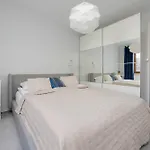 Family With Parking In By Renters Daire