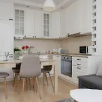 Daire Family With Parking In By Renters Pruszków