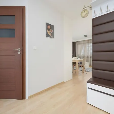 Family With Parking In By Renters Pruszków