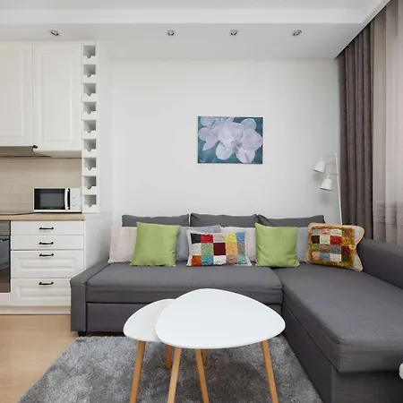 Family With Parking In By Renters Apartman Pruszków