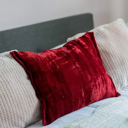 Family With Parking In By Renters Apartman *