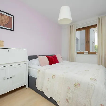 Family With Parking In By Renters *