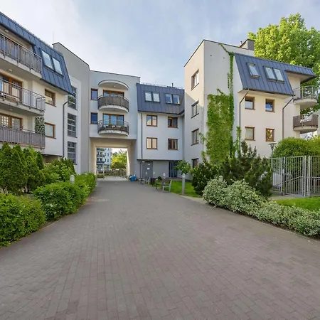 Family With Parking In By Renters Pruszków