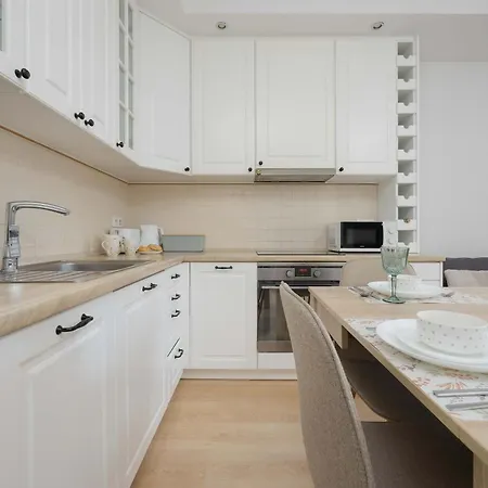 아파트 Family With Parking In By Renters