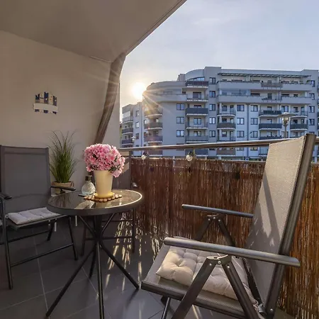 Family With Parking In By Renters * Pruszków