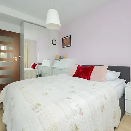 아파트 Family With Parking In By Renters