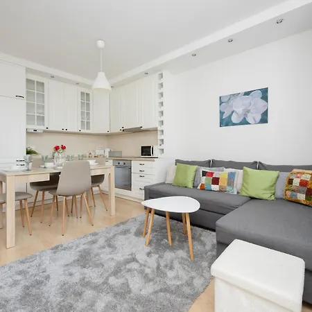 Family With Parking In By Renters Pruszków