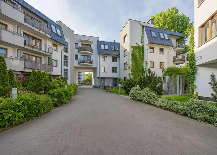 Family With Parking In By Renters Pruszków